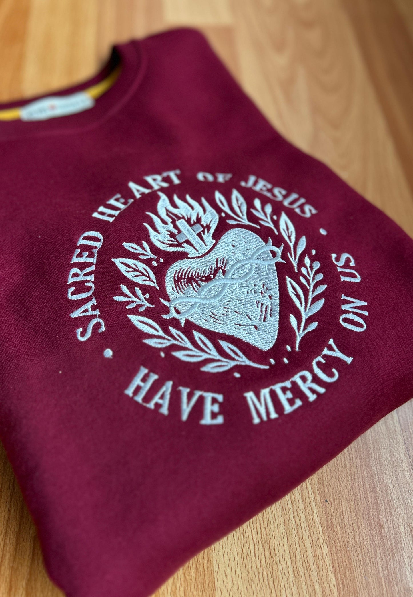 Polera Sacred Heart guinda