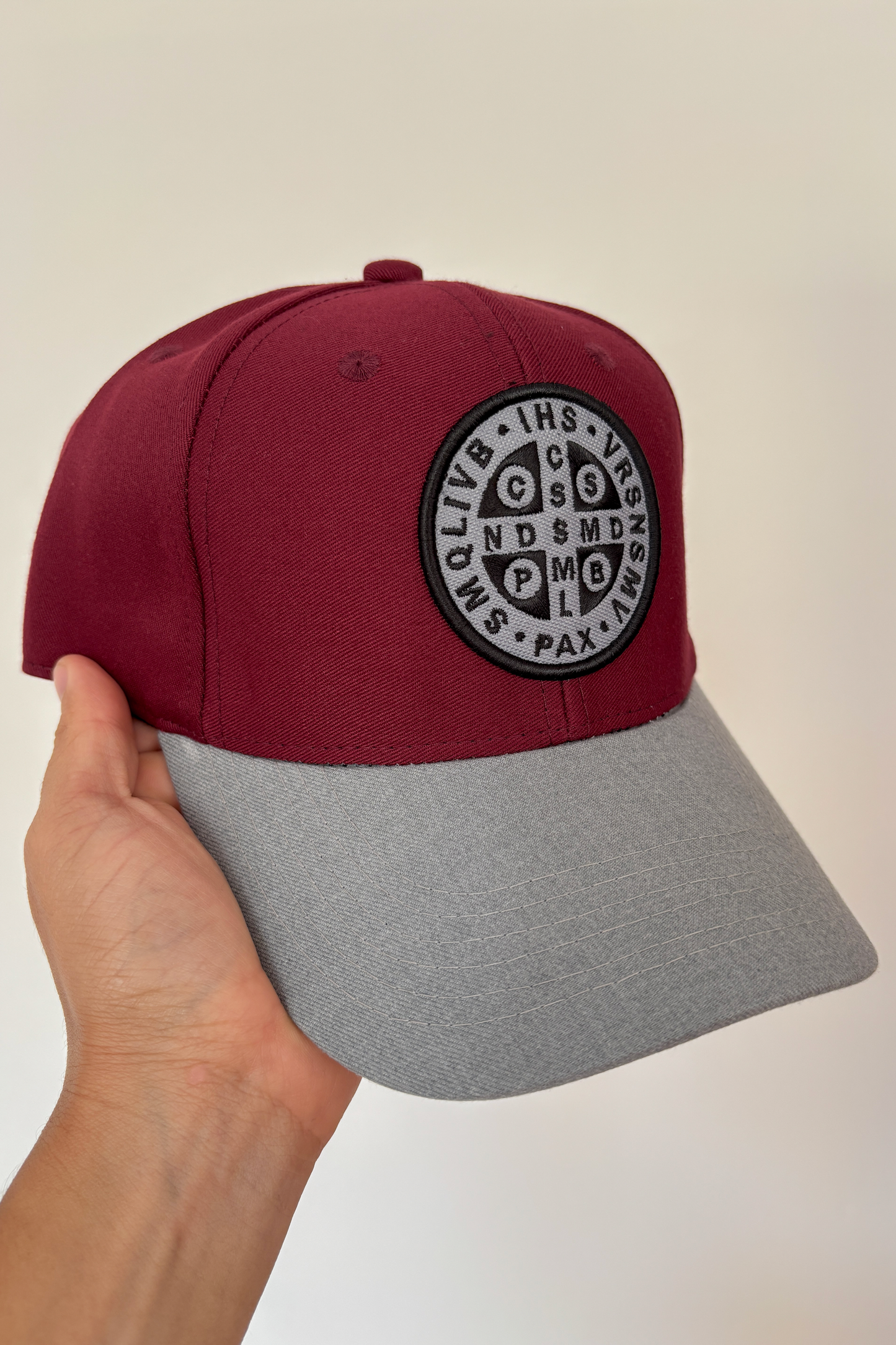 Gorra San Benito guinda